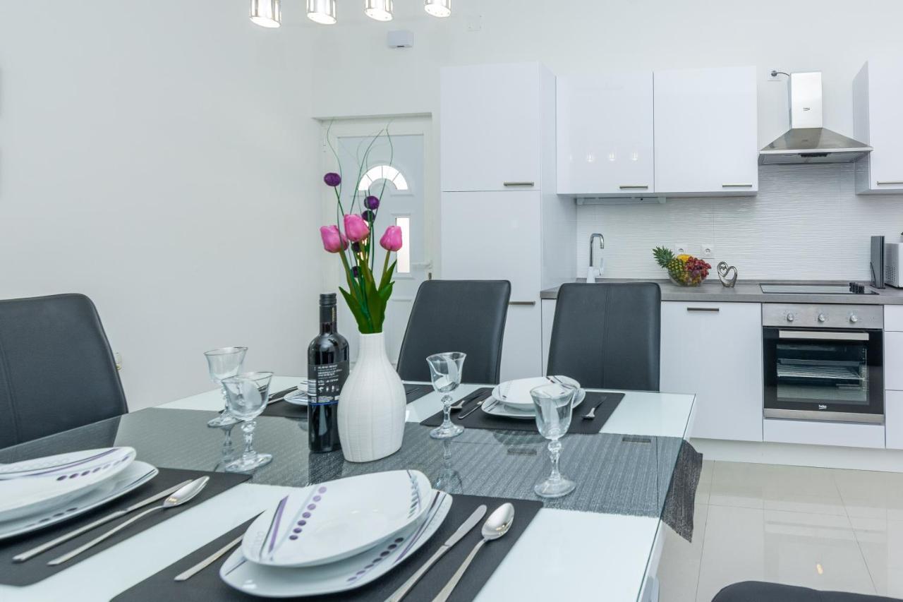 Apartments Marko ซูโกชัน ภายนอก รูปภาพ